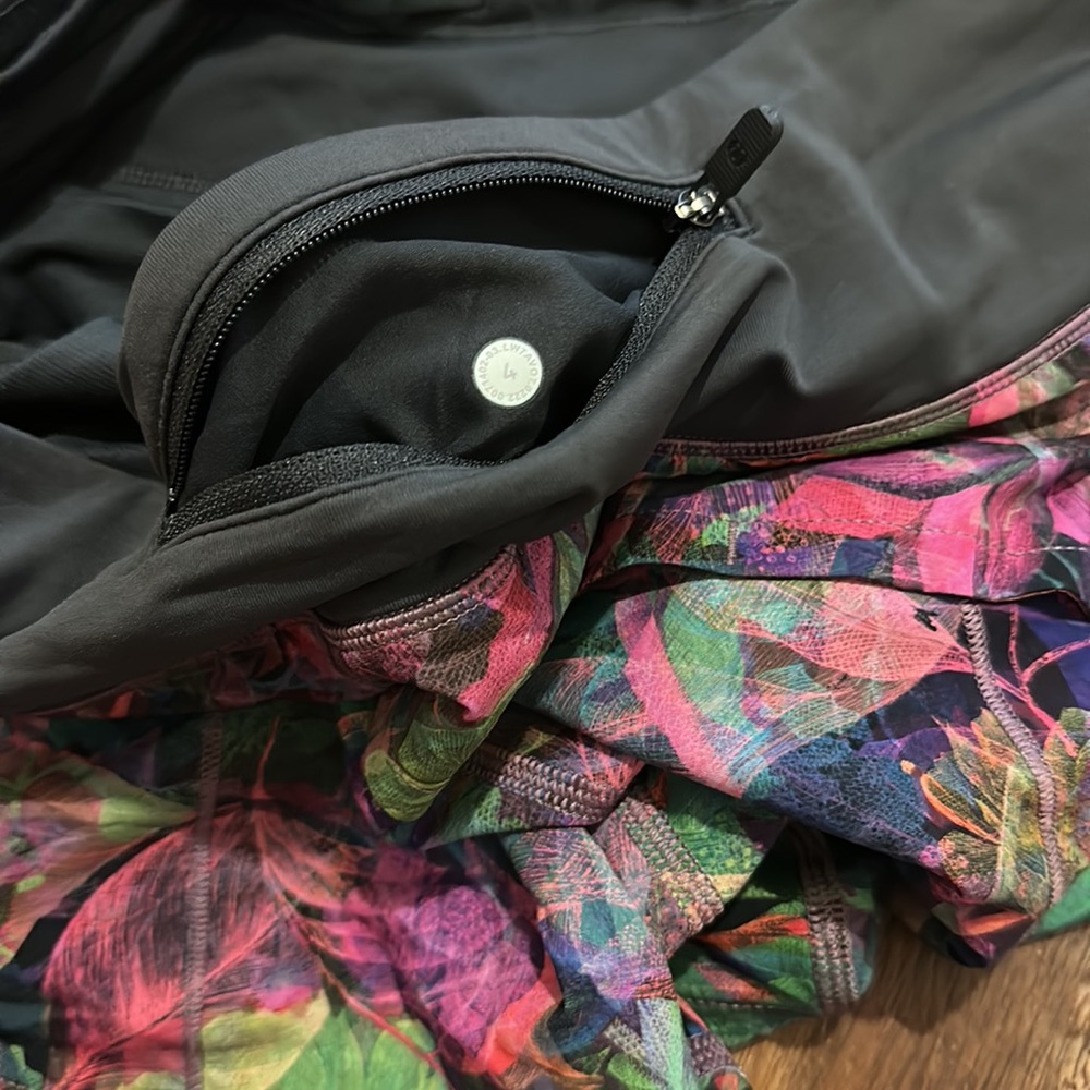 Lululemon Speed Up Size 4 - image 5